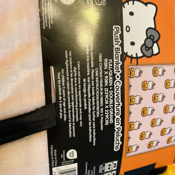 Hello kitty plush blanket 90” x 90” queen size pumpkin Halloween nwt - Picture 3 of 3